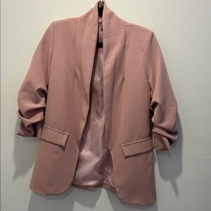 Chic Women's Blazer in Soft Pink